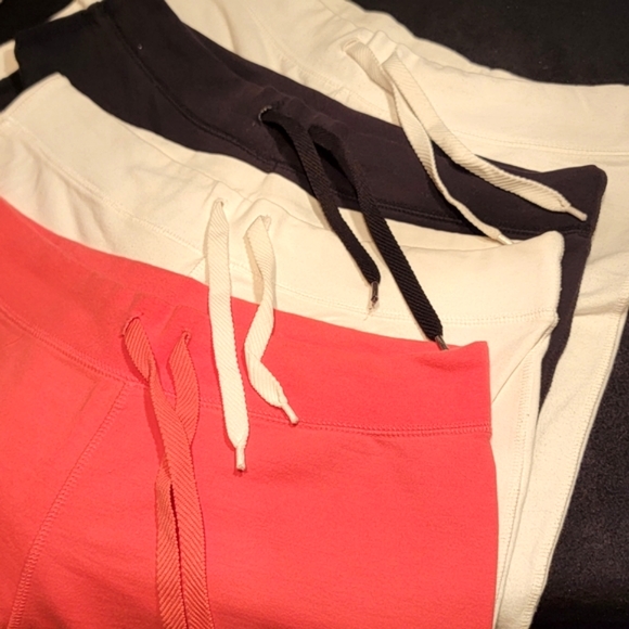 ATHLETIC WORKS ♡ 4pc Black Coral 'n White Bundle Athleisure Burmuda Shorts M - Picture 1 of 15